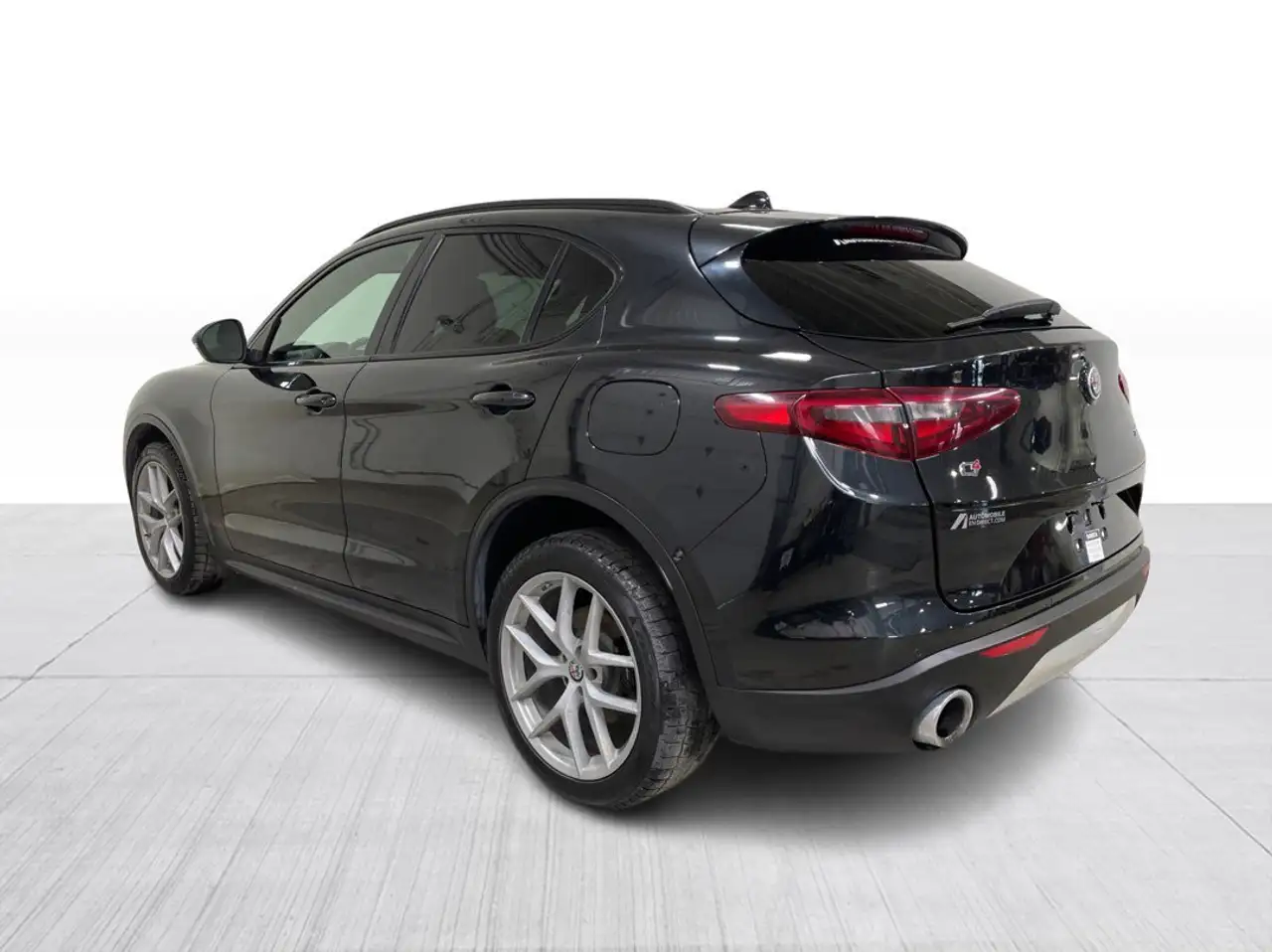 Alfa Romeo Stelvio снимка Alfa Romeo Stelvio
