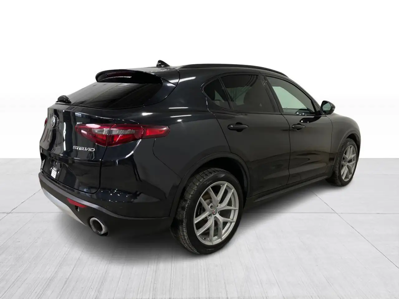 Alfa Romeo Stelvio снимка Alfa Romeo Stelvio