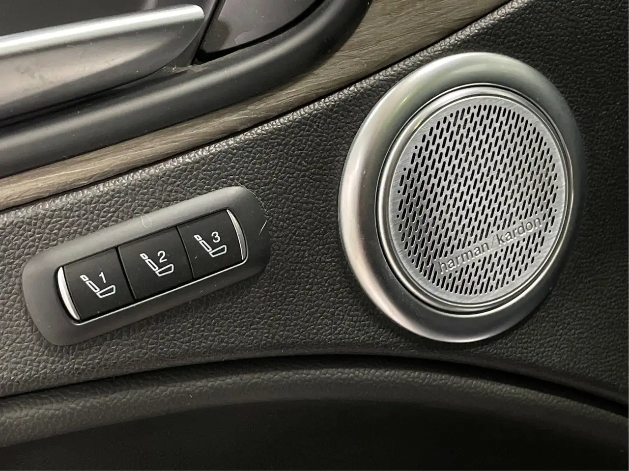 Alfa Romeo Stelvio снимка Alfa Romeo Stelvio
