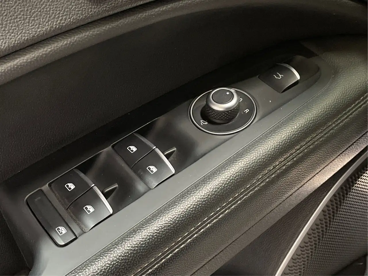 Alfa Romeo Stelvio снимка Alfa Romeo Stelvio