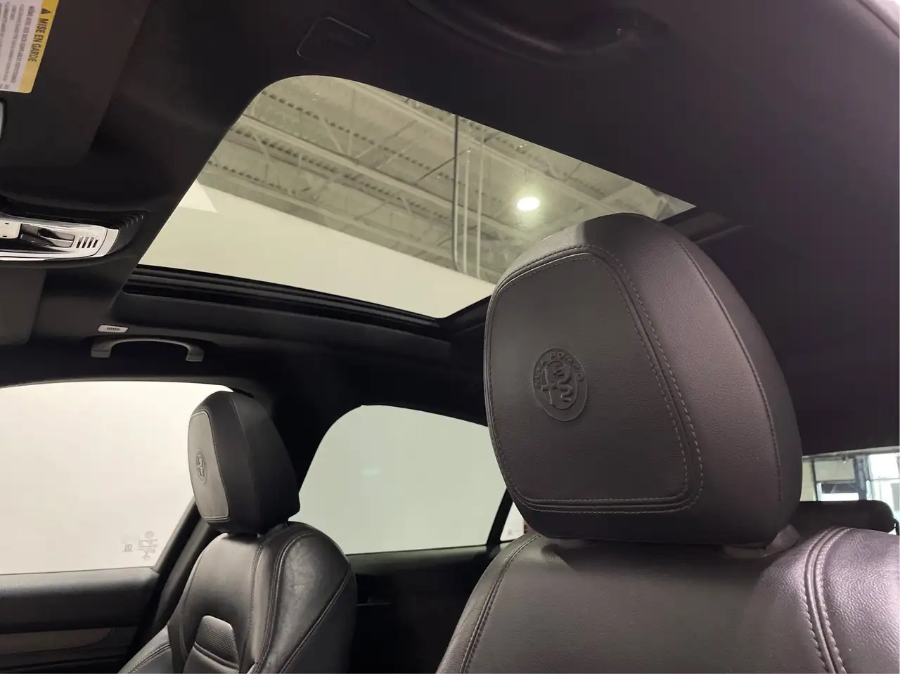 Alfa Romeo Stelvio снимка Alfa Romeo Stelvio