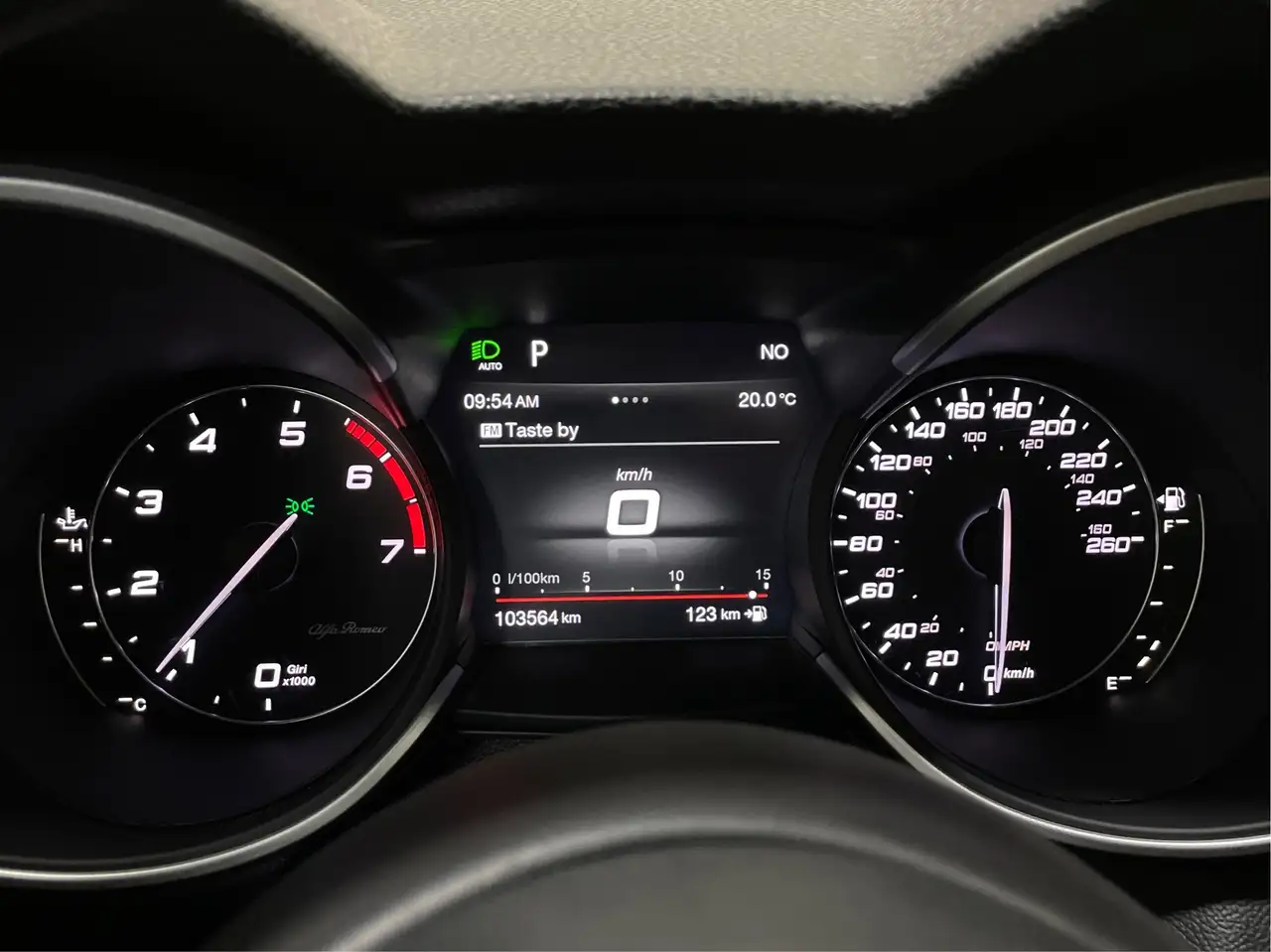 Alfa Romeo Stelvio снимка Alfa Romeo Stelvio