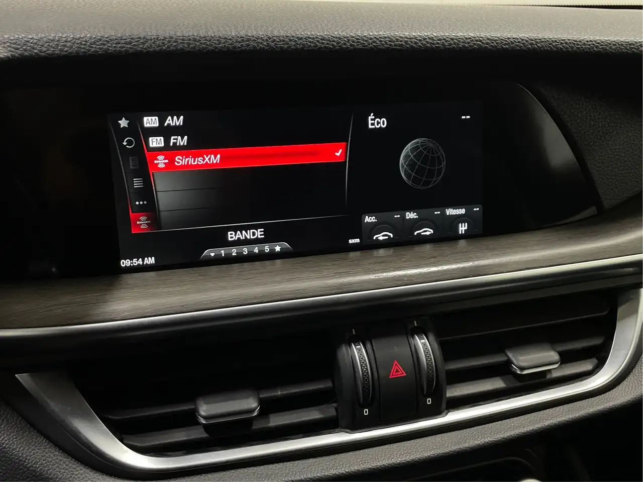 Alfa Romeo Stelvio снимка Alfa Romeo Stelvio