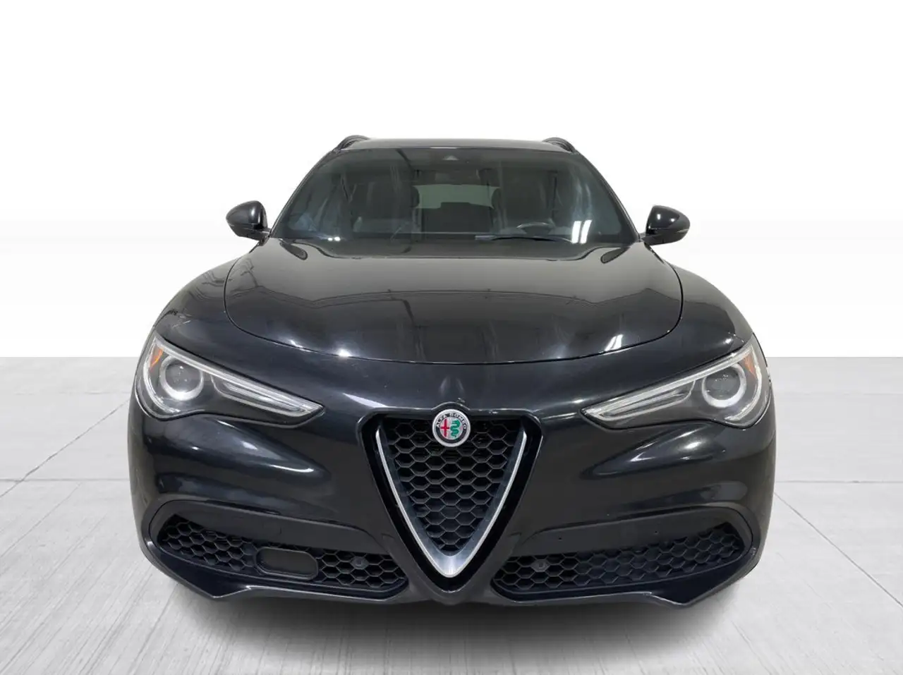Alfa Romeo Stelvio снимка Alfa Romeo Stelvio