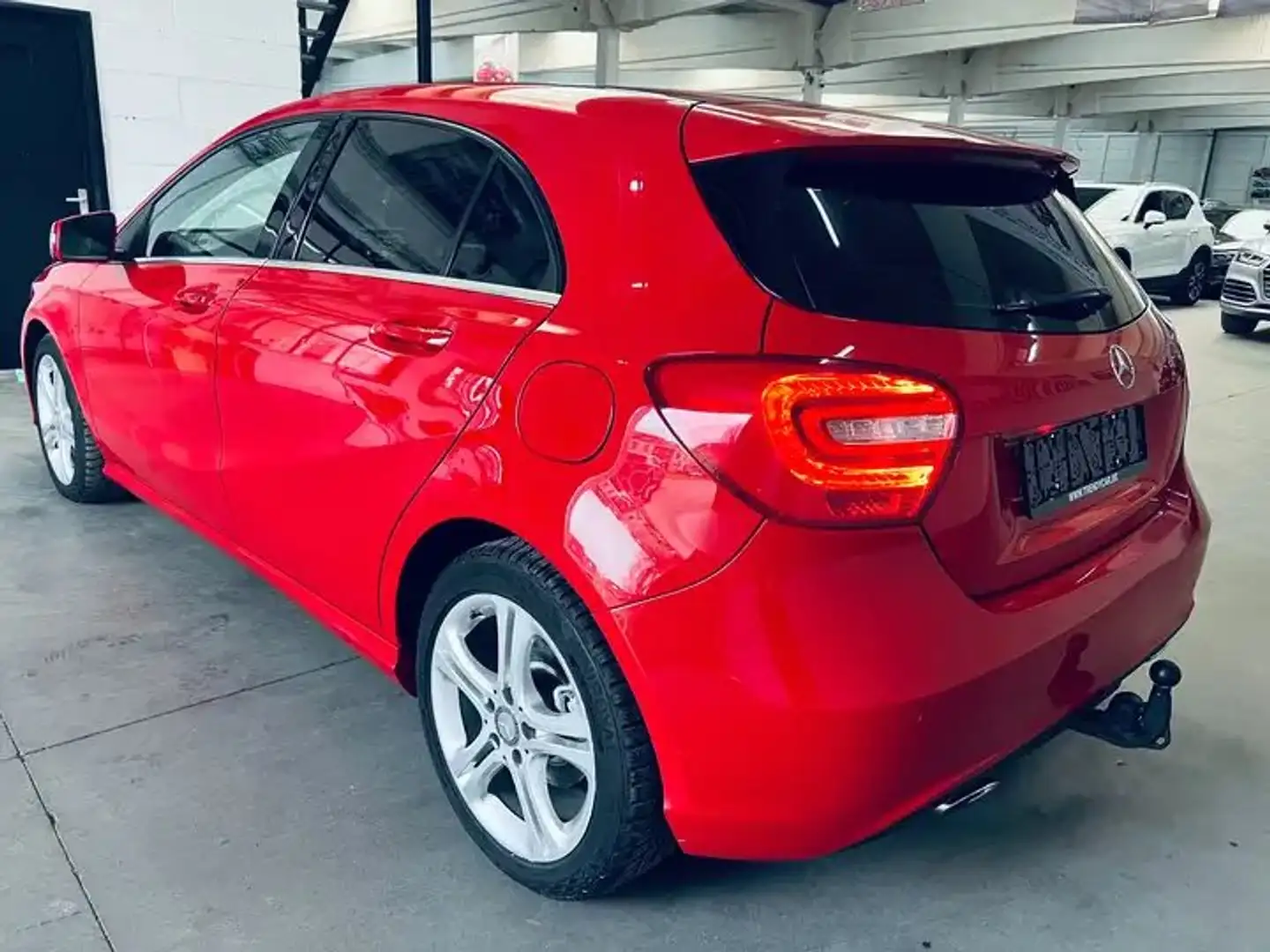 Mercedes-Benz A 180 ESSENCE+AUTOMATIC+GPS+XENON+CAMERA+CARNET+GARANTIE Rouge - 2