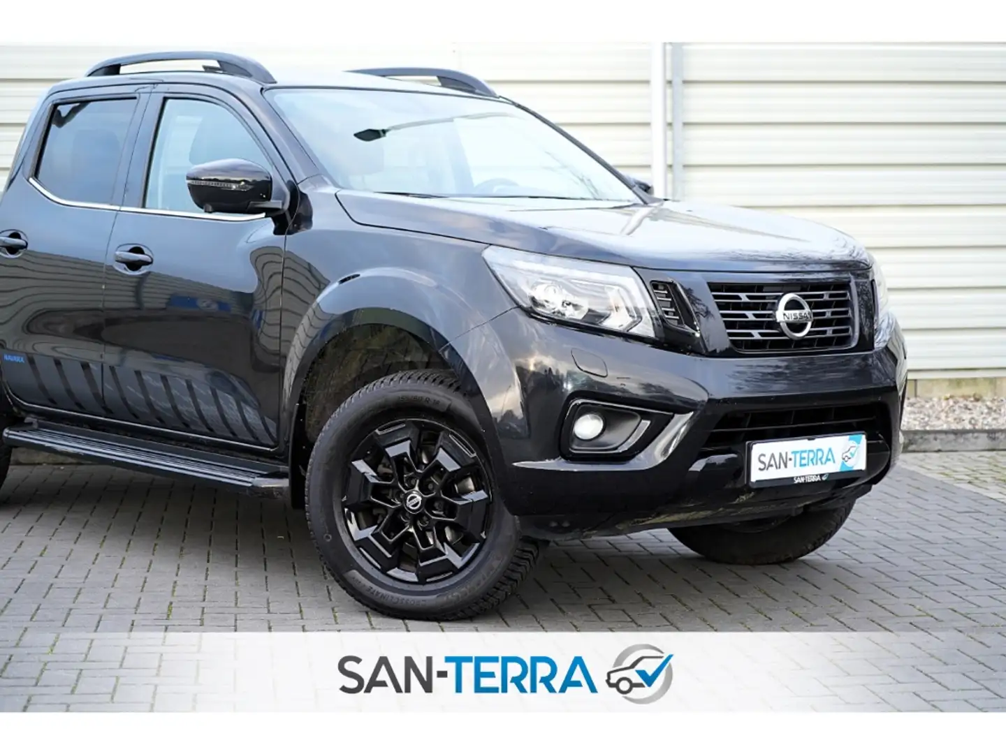 Nissan Navara NP300 N-GUARD 4x4 LEDER*AHK*KEYLESS*360-KAMERA*MUL Noir - 2
