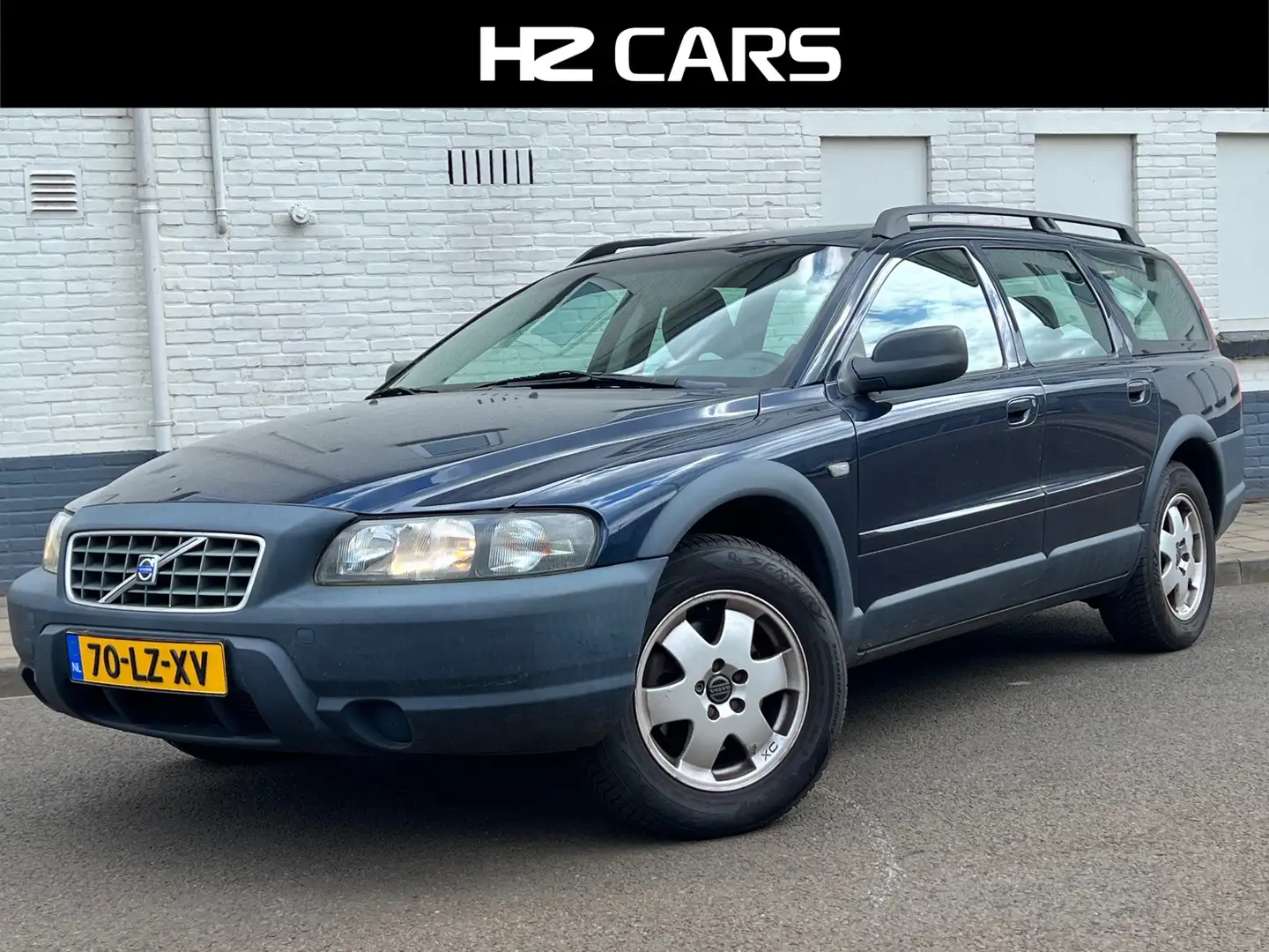 Volvo XC70 2.4 D5 AWD|Automaat|Trekhaak|Leder|PDC|Cruise|Clim Blauw - 1