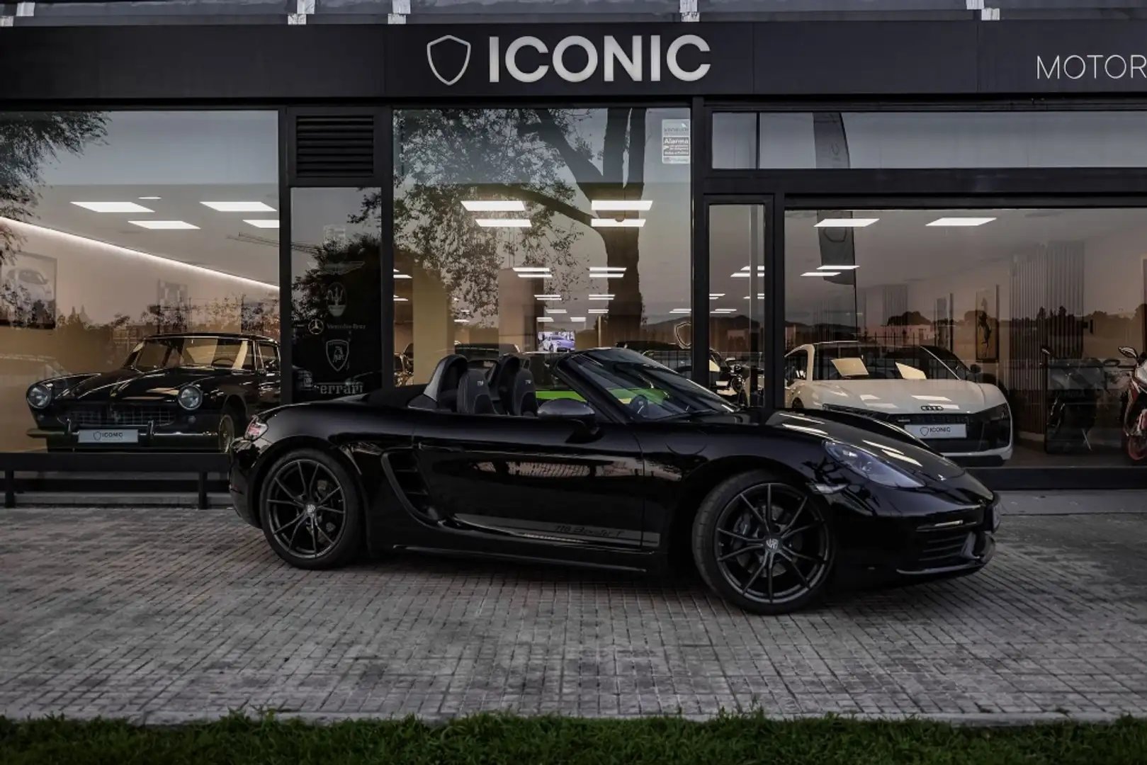 Porsche Boxster T PDK crna - 1