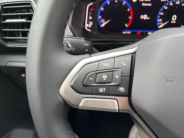 Volkswagen T-Cross view 11
