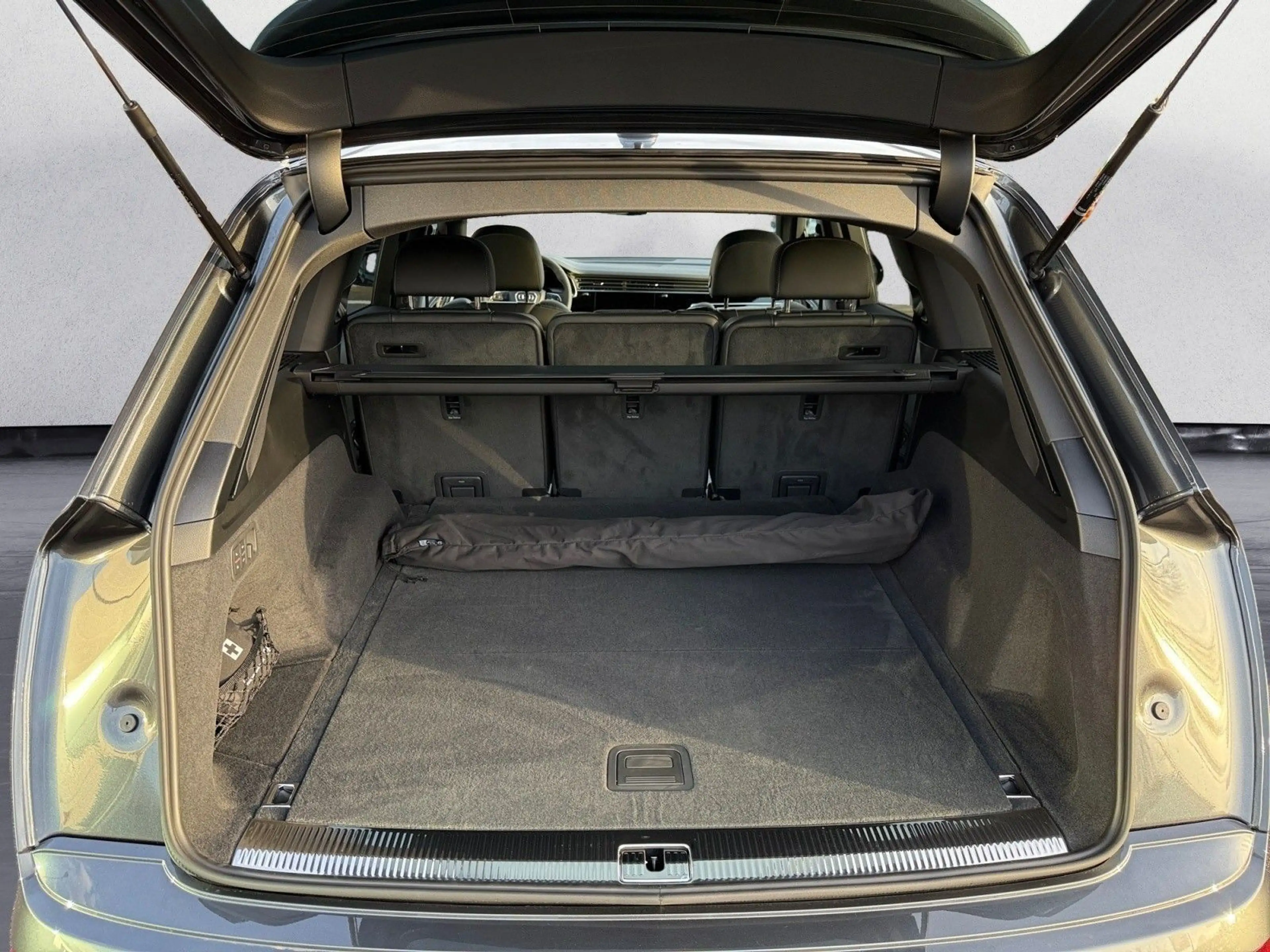 Audi Q7 SUV S line TDI quattro ti ptronic — photo 10