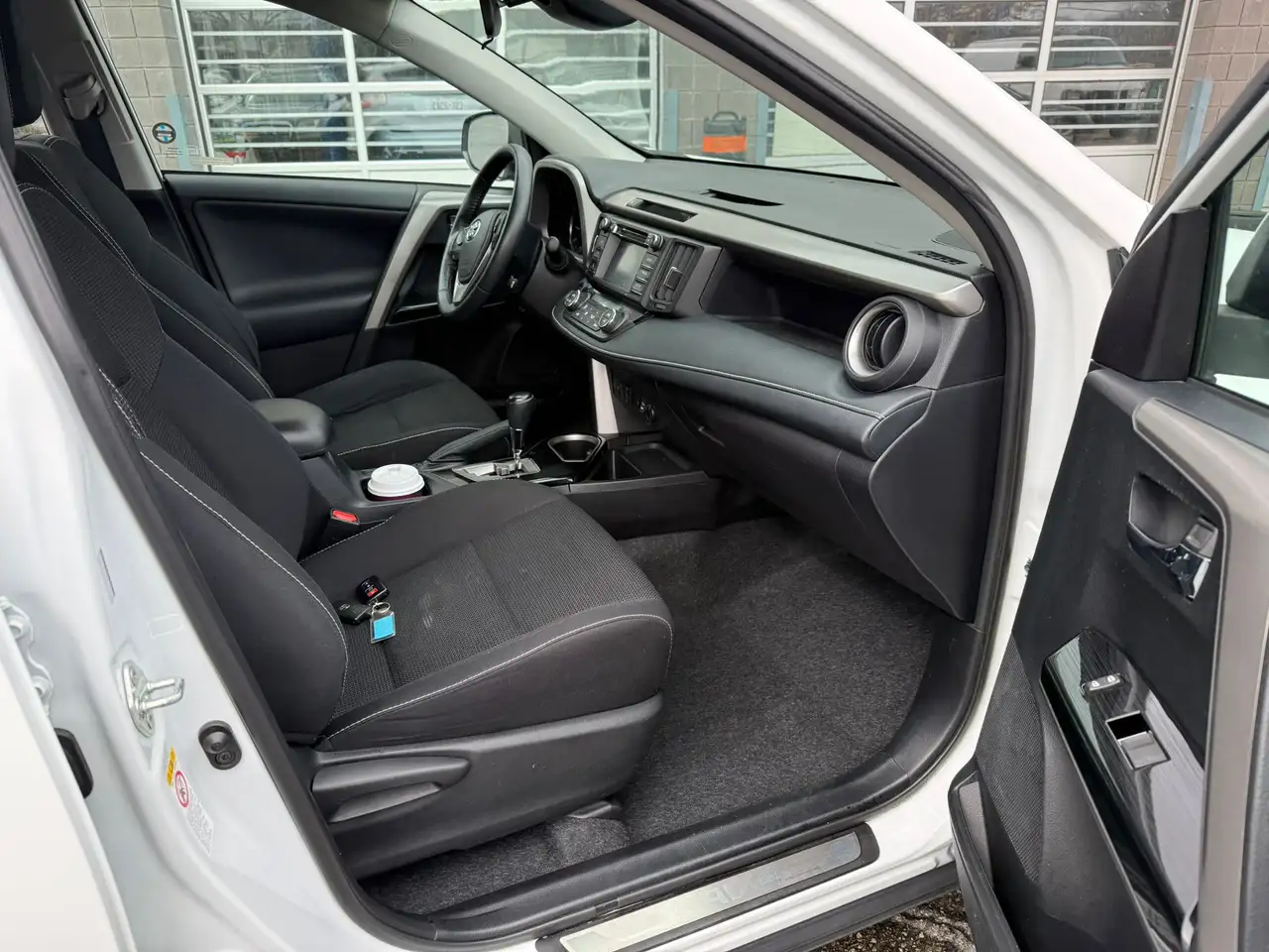 Toyota RAV 4 снимка Toyota RAV 4