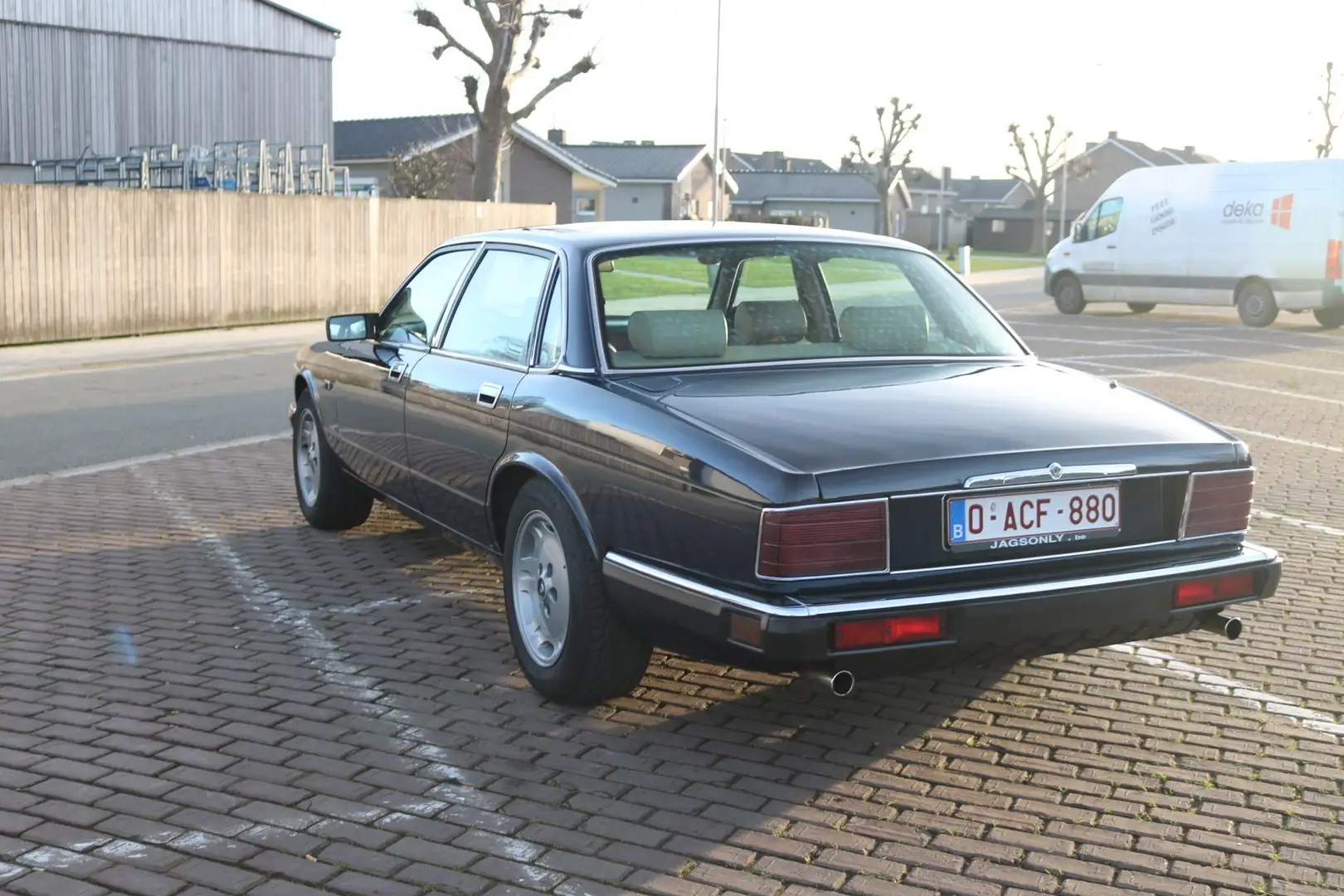 Jaguar XJ40 Sovereign 4.0L Blau - 1