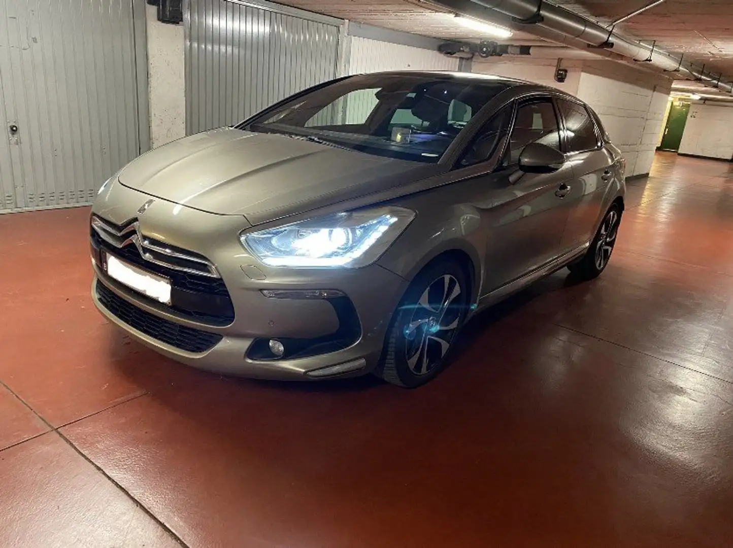 Citroen DS5 DS5 2.0 HDi Sport Chic Beige - 2