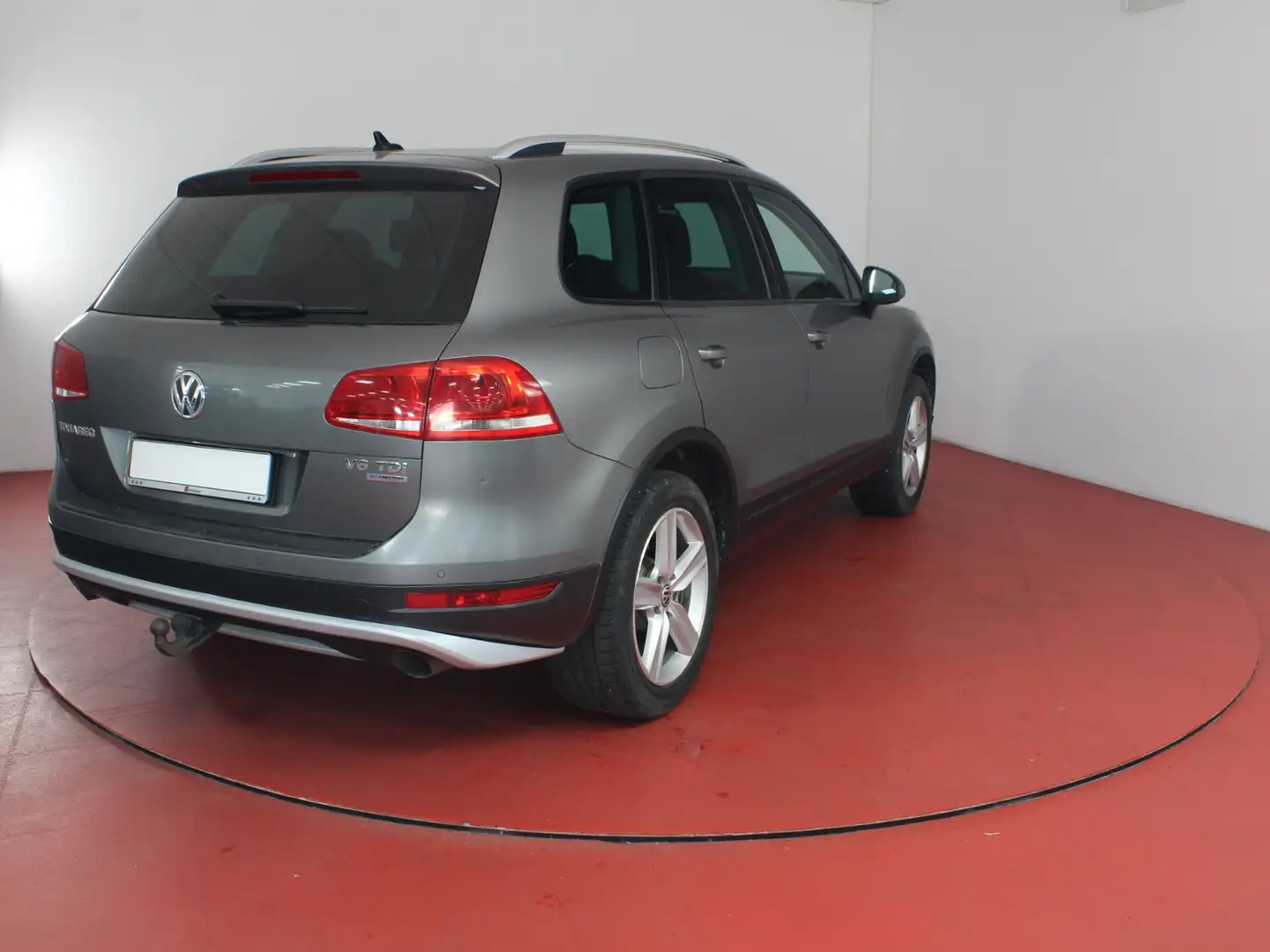 Volkswagen Touareg 3.0TDI TÜV bis 02/26 Navi AHK Xenon Grau - 2