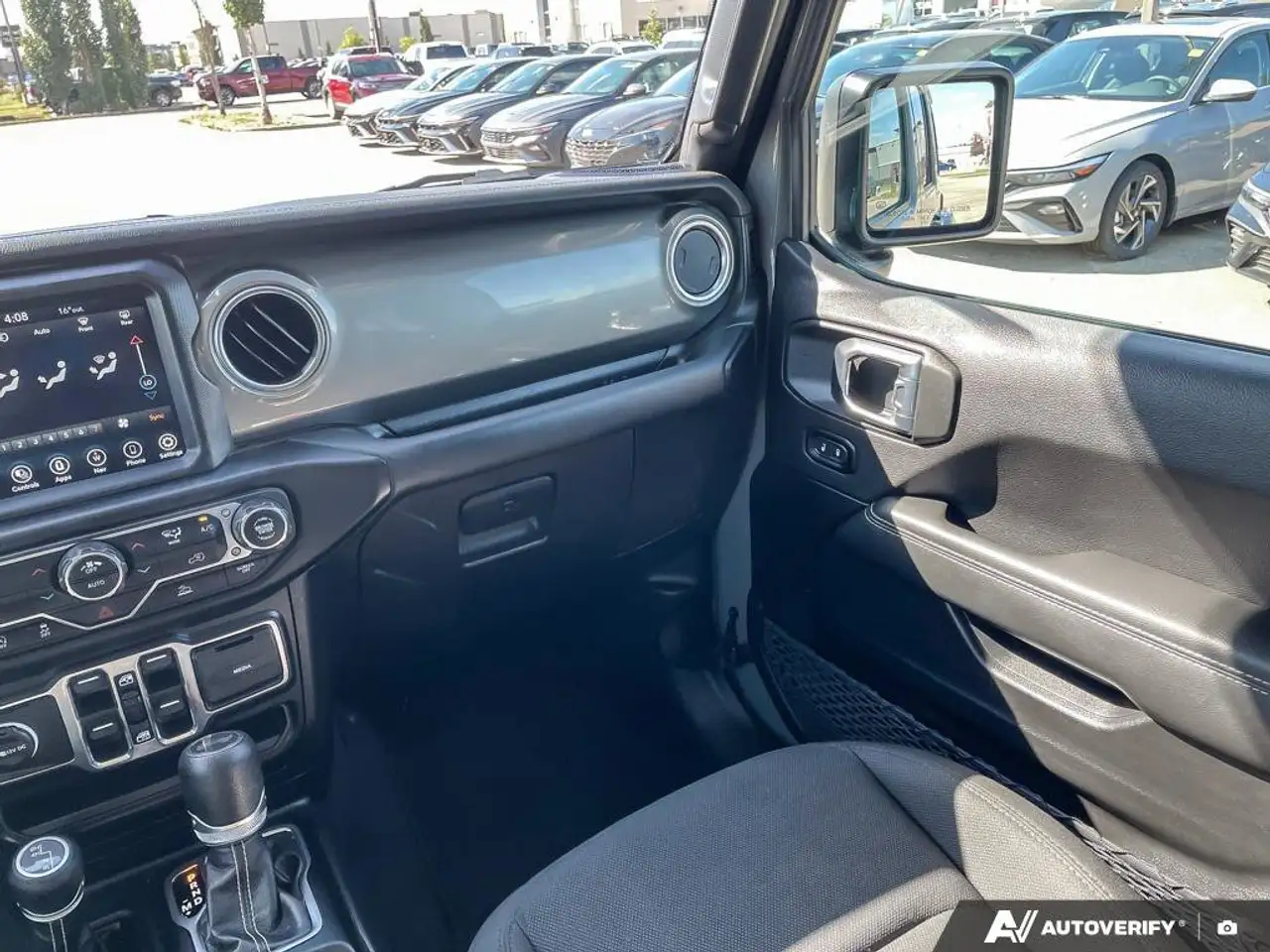 Jeep Wrangler снимка Jeep Wrangler