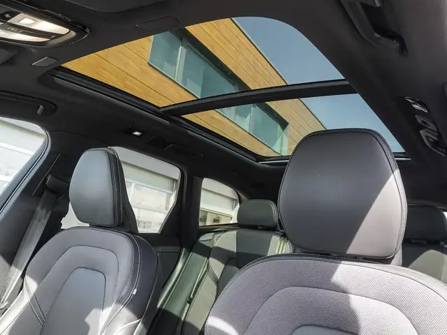 Volvo XC60 view 8