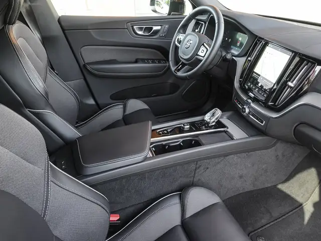 Volvo XC60 view 9