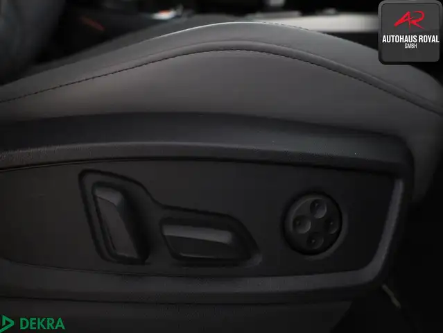 Audi Q5 view 11