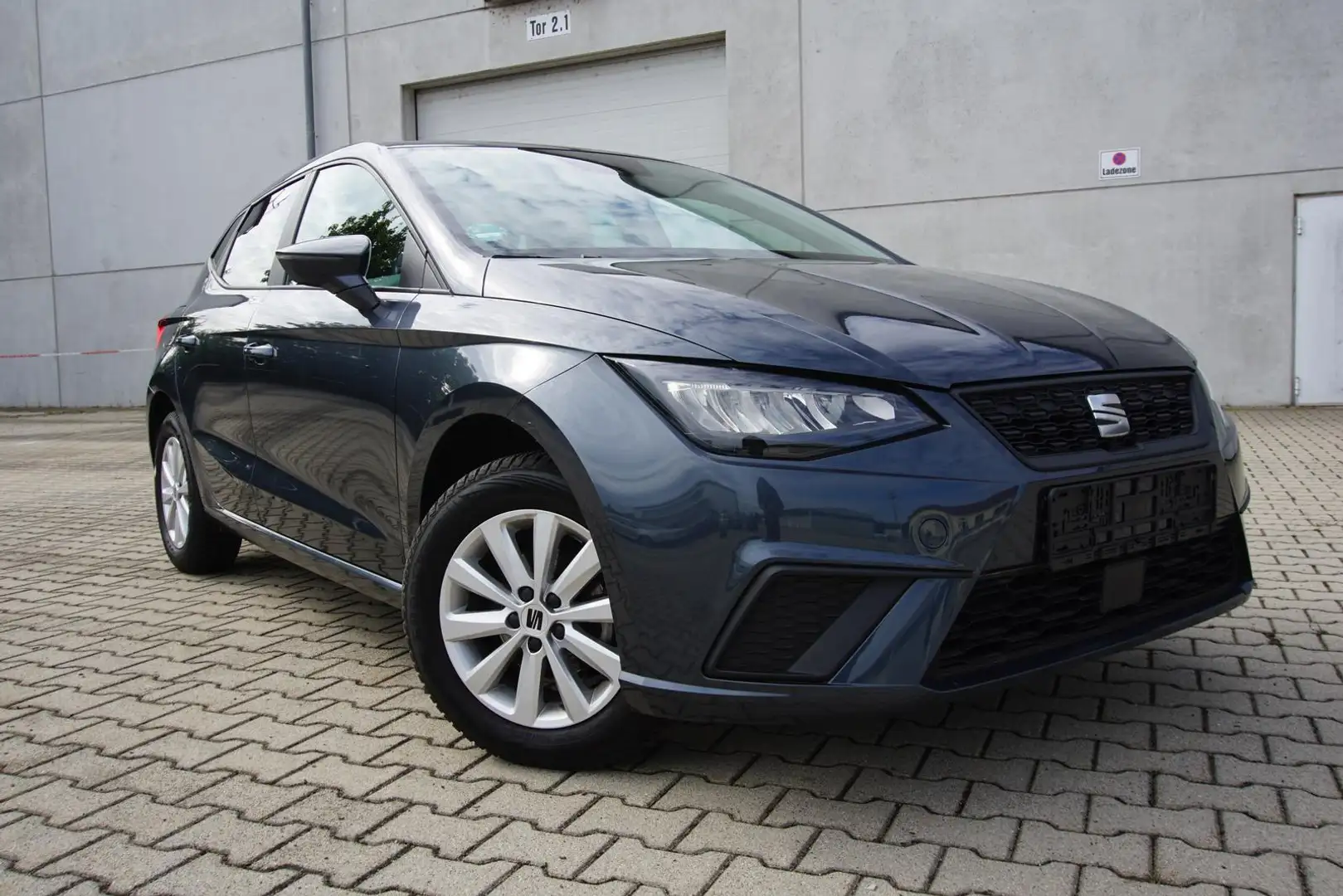 SEAT Ibiza 1.0TSI Style Navi PDC SHZ LED Tempomat Gris - 1