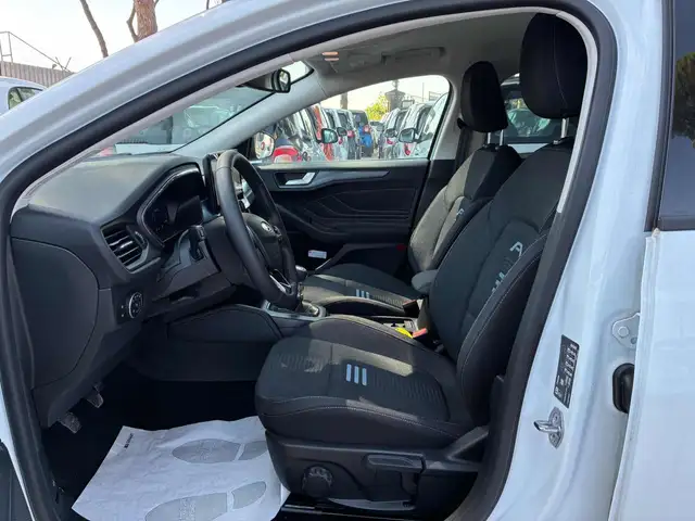Ford Focus view 7