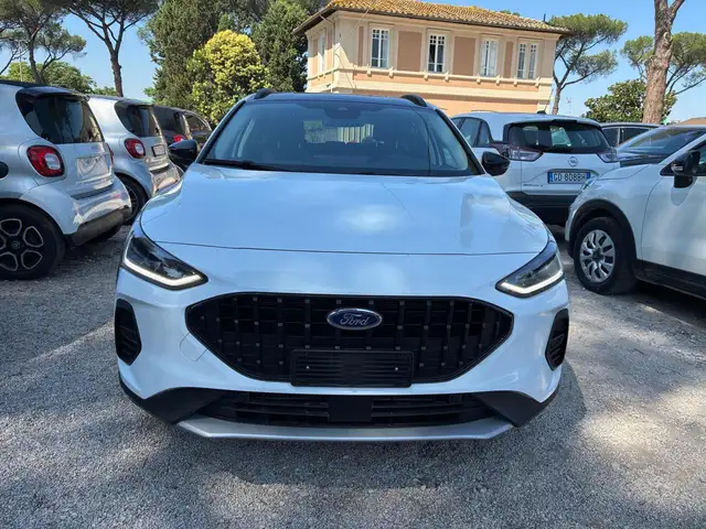 Ford Focus view 3