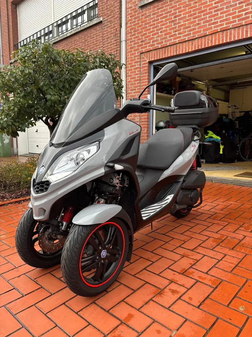 Piaggio MP3 300 MP3 300 HPE Grau - 1