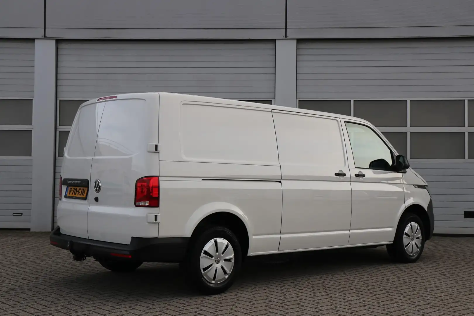 Volkswagen T6.1 Transporter 2.0 TDI 110pk L2H1 28 Comfortline | Navigatie | Ap Blanc - 2