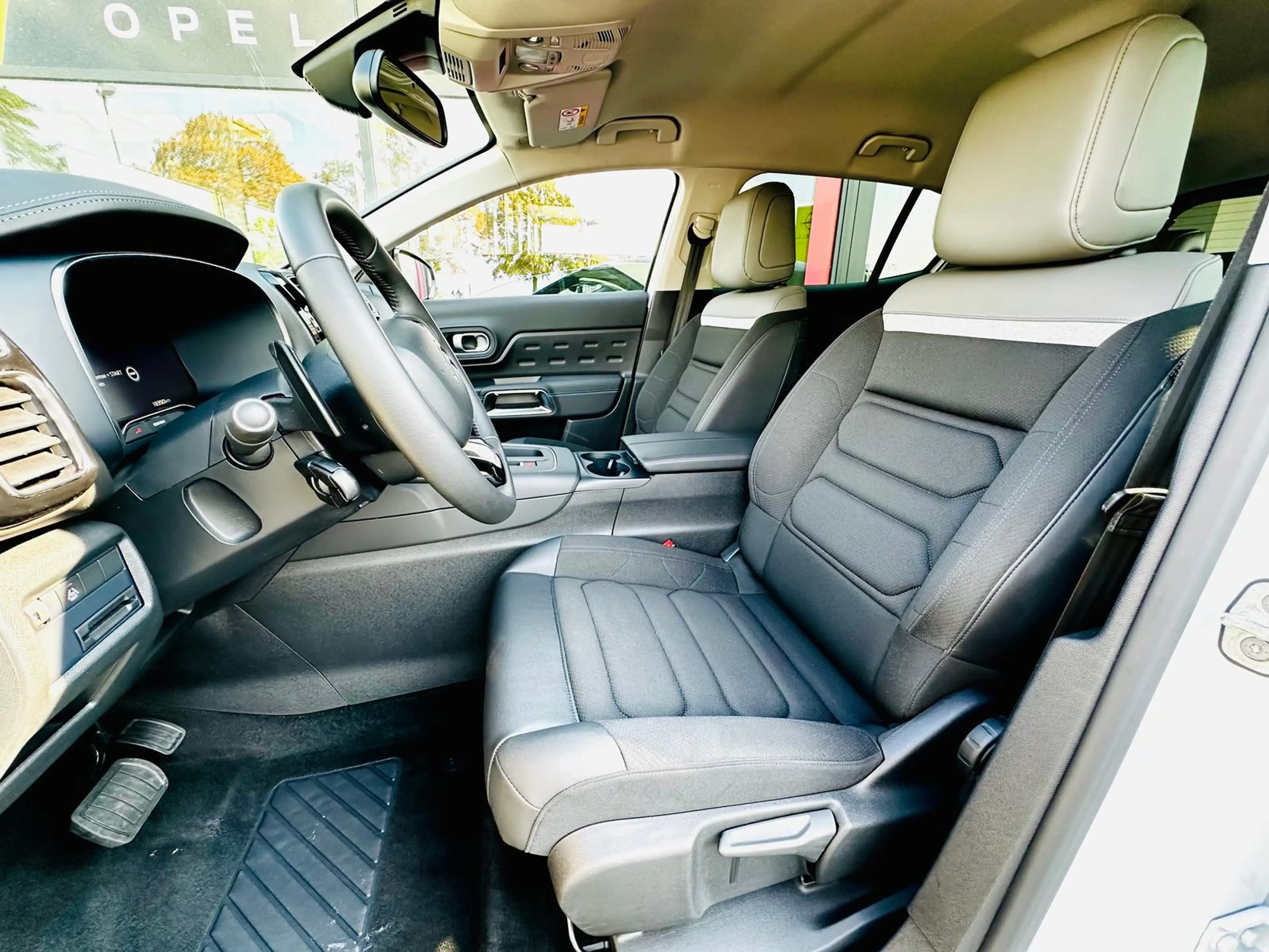 Citroen C5 Aircross 1.2 12V e-THP / PureTech NAVI KAMERA KEYLESS — photo 2