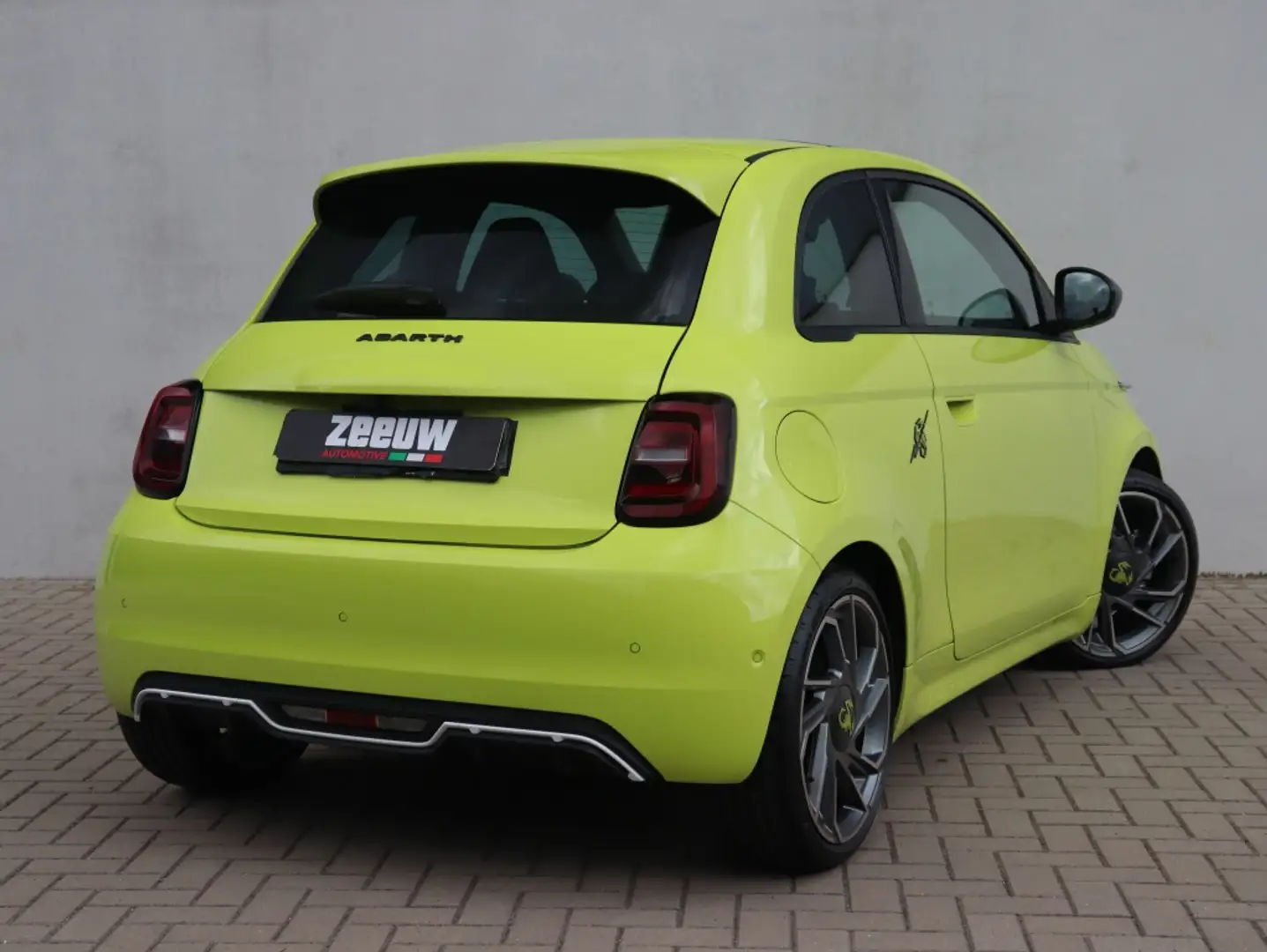 Abarth 500e Scorpionissima 155 PK | full option Groen - 2