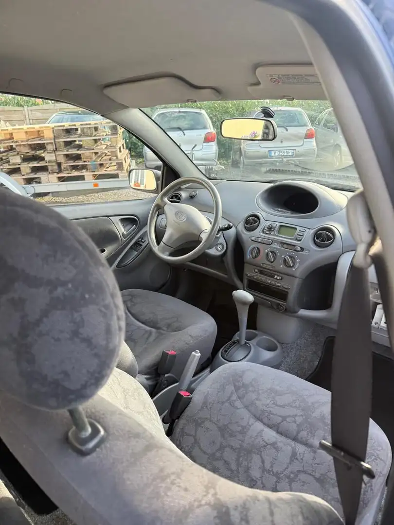 Toyota Yaris 1.3i Linea Sol A - 2