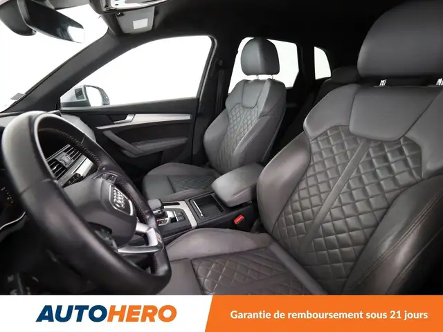 Audi Q5 view 10