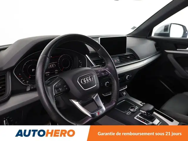 Audi Q5 view 11