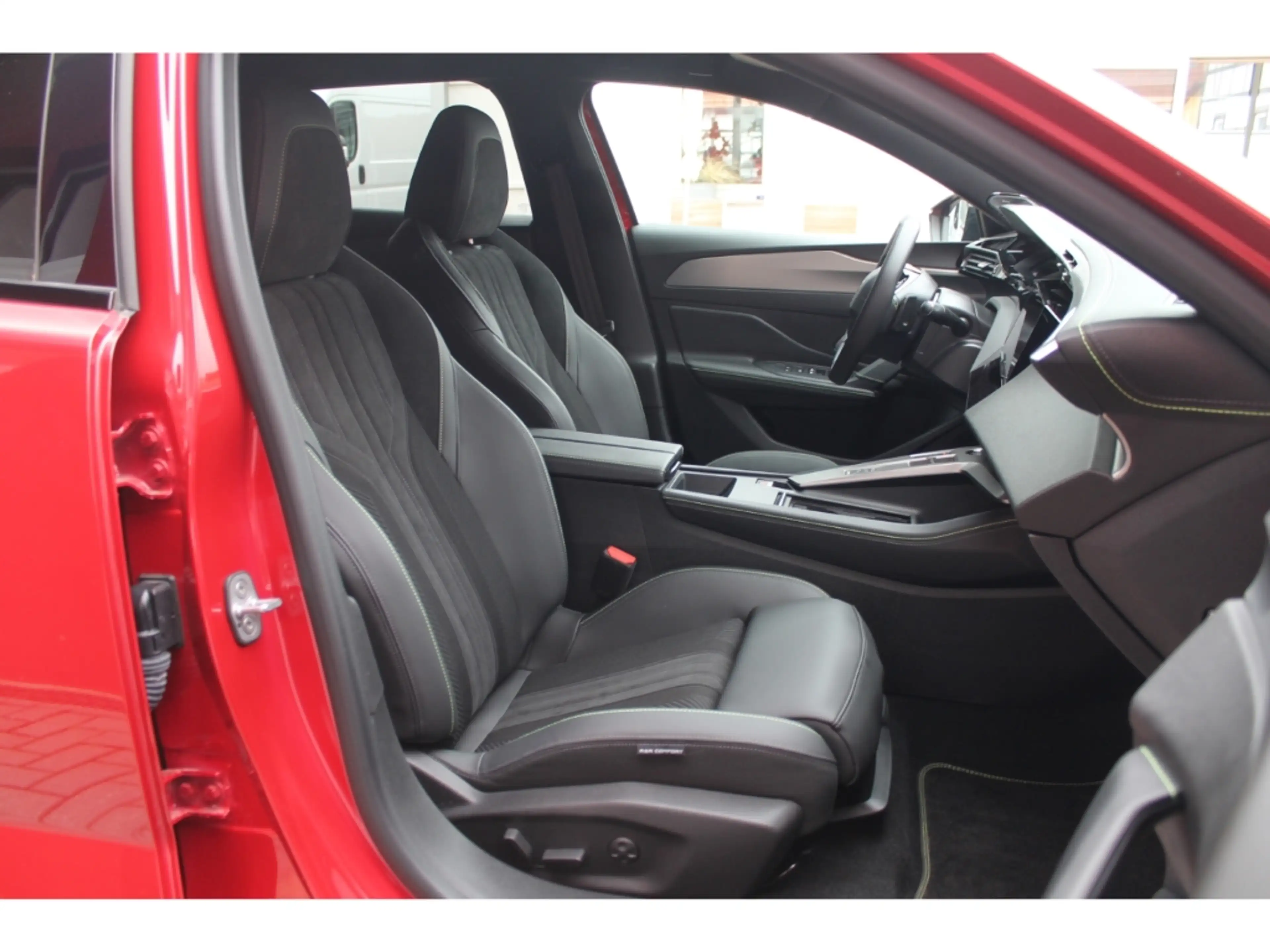 Peugeot 408 Elektro 210 GT 360 Navi Shz eHk eSitz Focal — photo 11