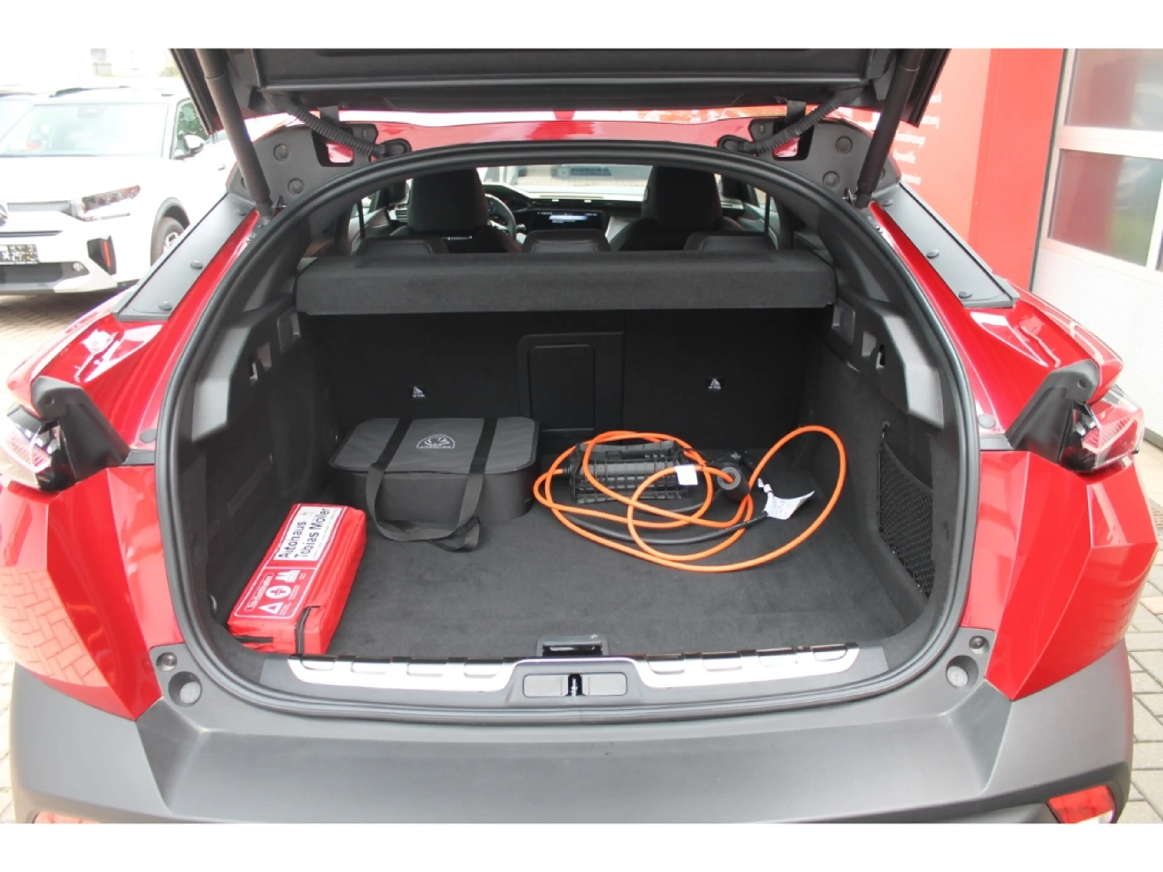 Peugeot 408 Elektro 210 GT 360 Navi Shz eHk eSitz Focal — photo 9