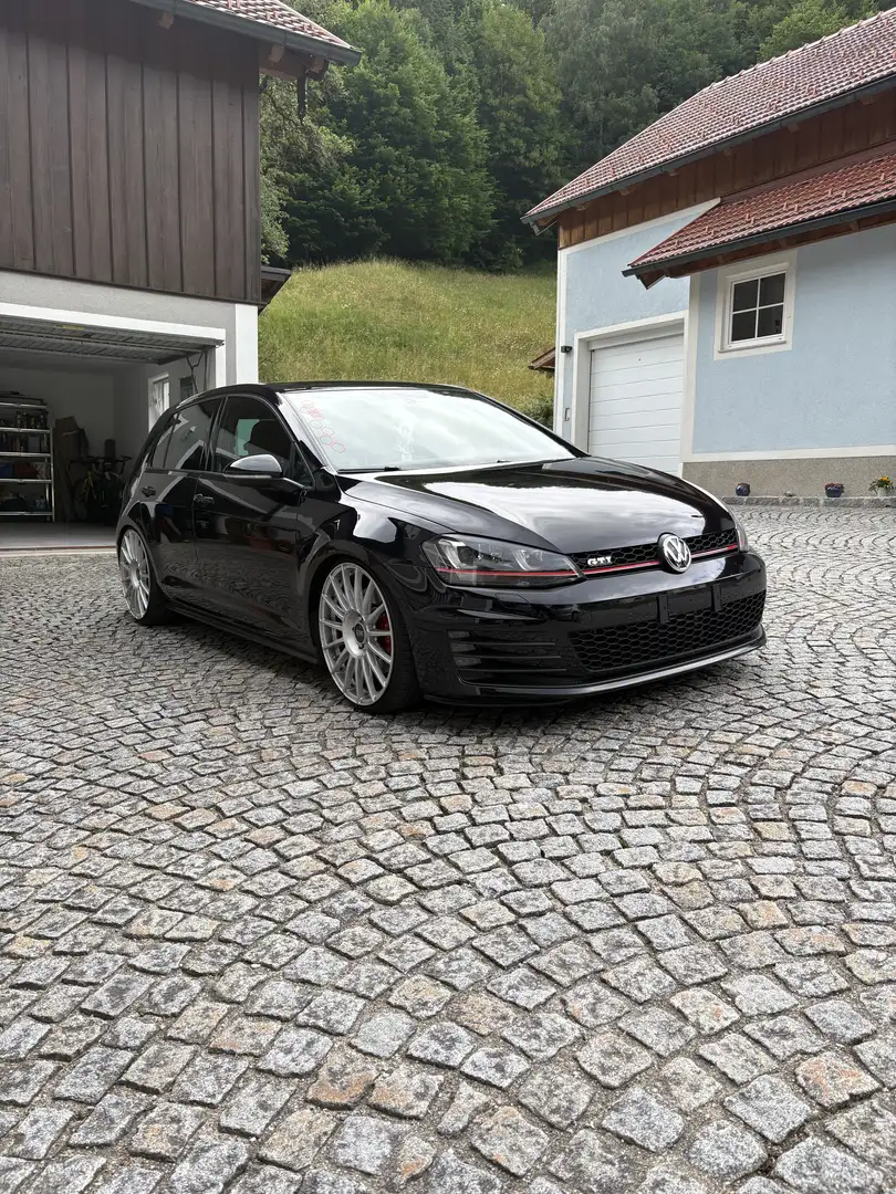Volkswagen Golf GTI 2,0 TSI DSG Performance - 1
