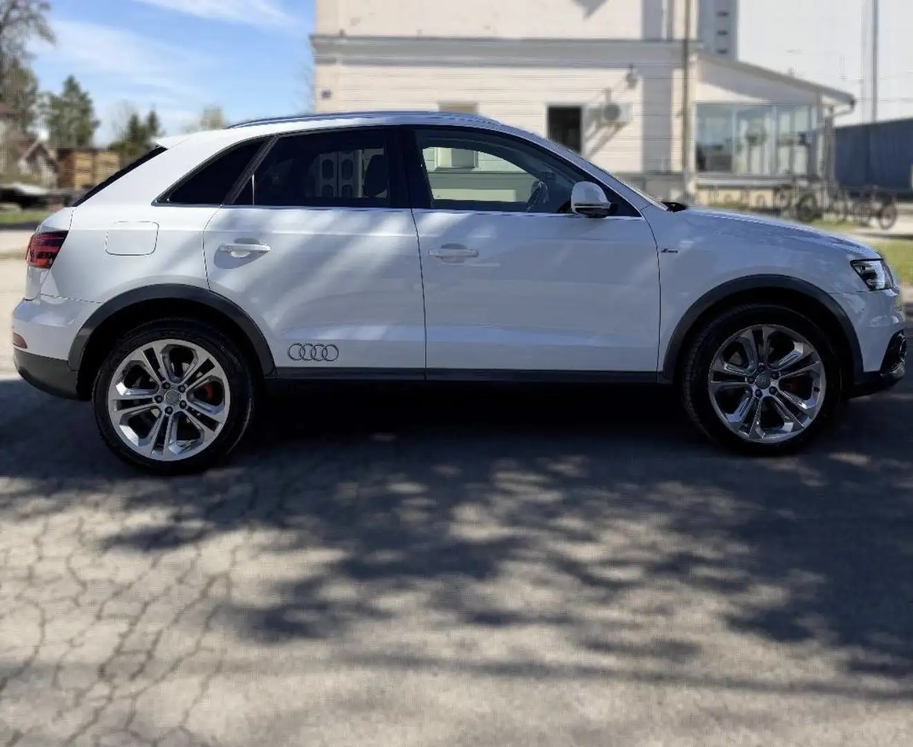 Audi Q3 2.0 TDI *quattro Offroad Daylight* Top Zustand Weiß - 2