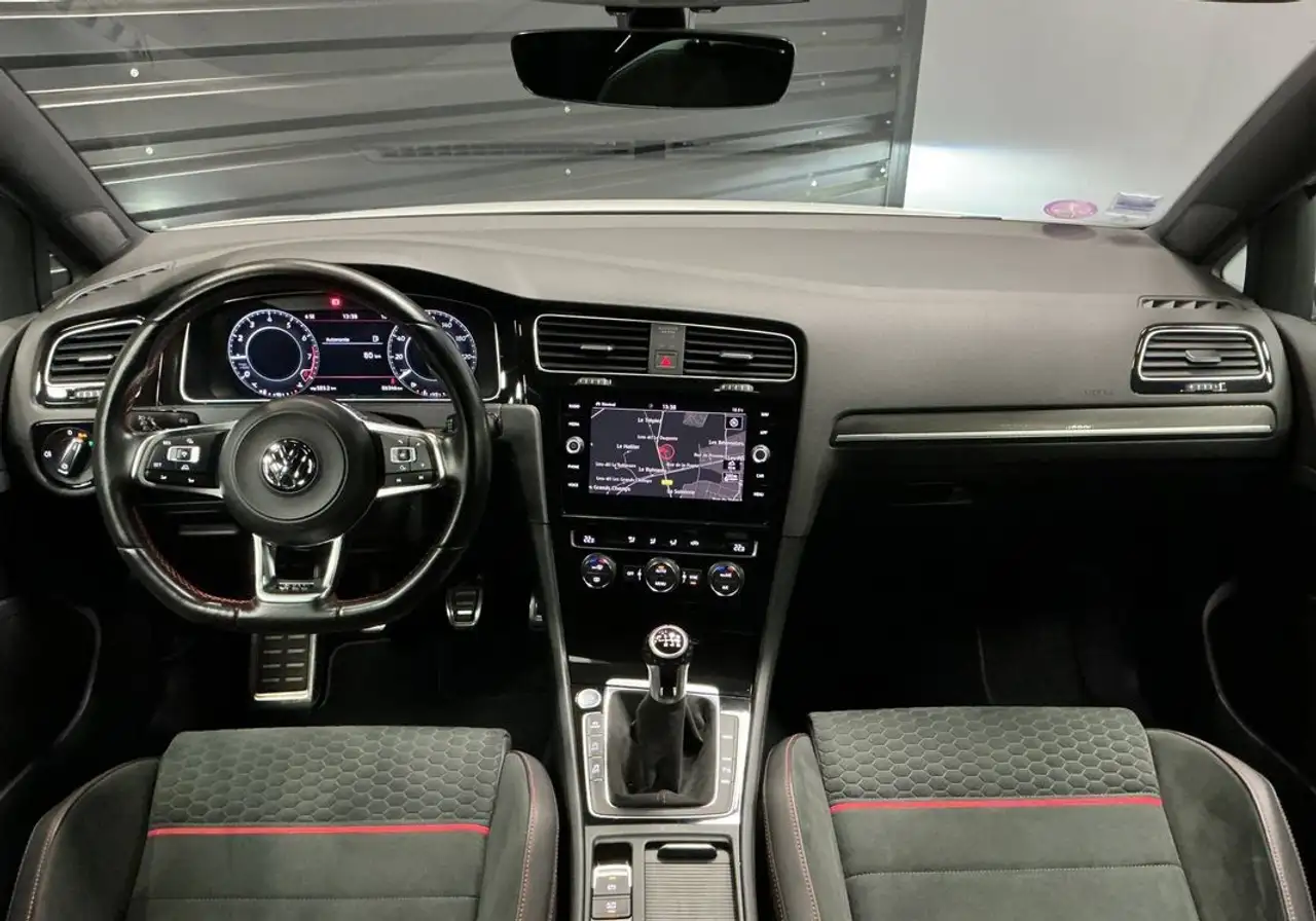 Volkswagen Golf GTI — photo 13