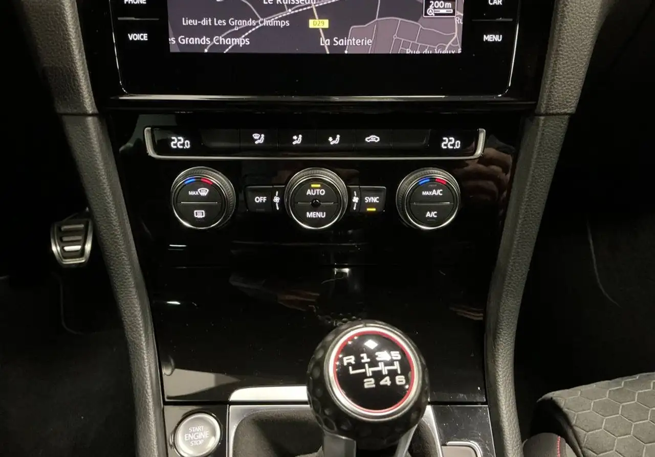 Volkswagen Golf GTI — photo 17