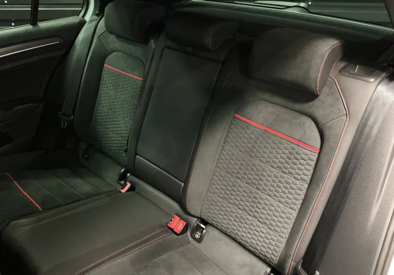 Volkswagen Golf GTI — photo 22