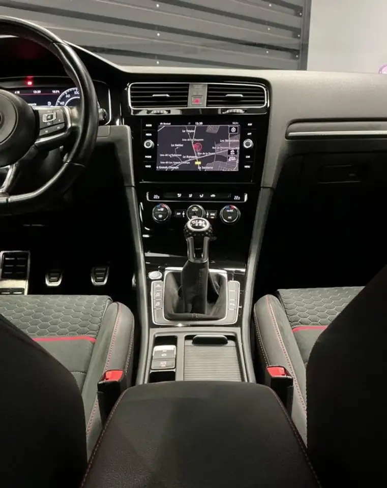 Volkswagen Golf GTI — photo 15