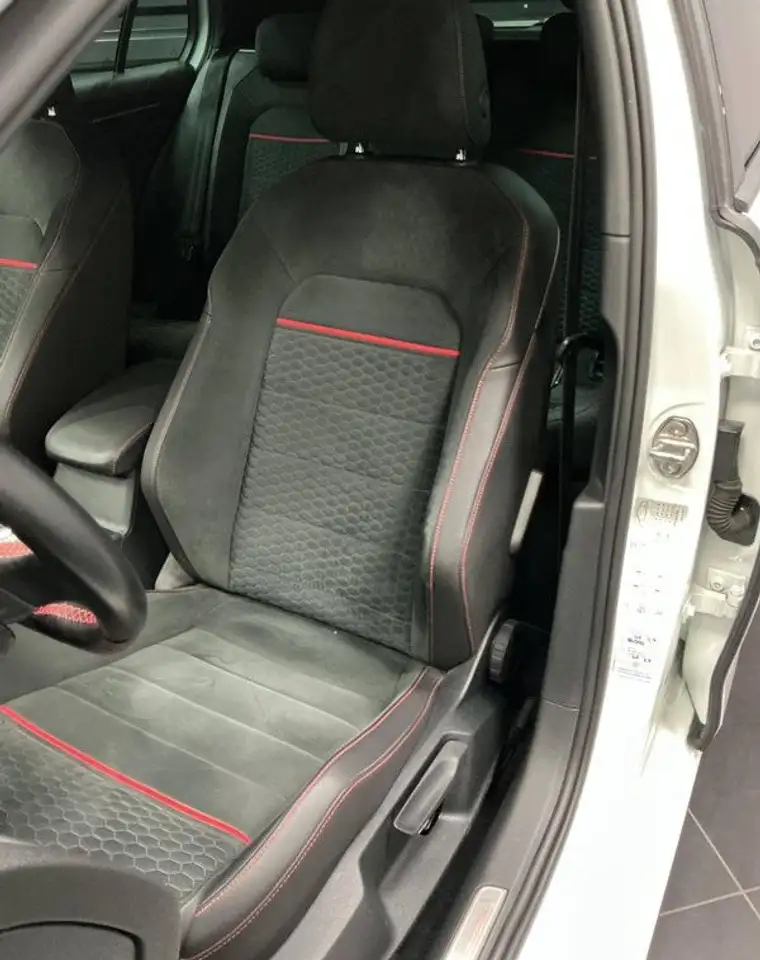 Volkswagen Golf GTI — photo 23