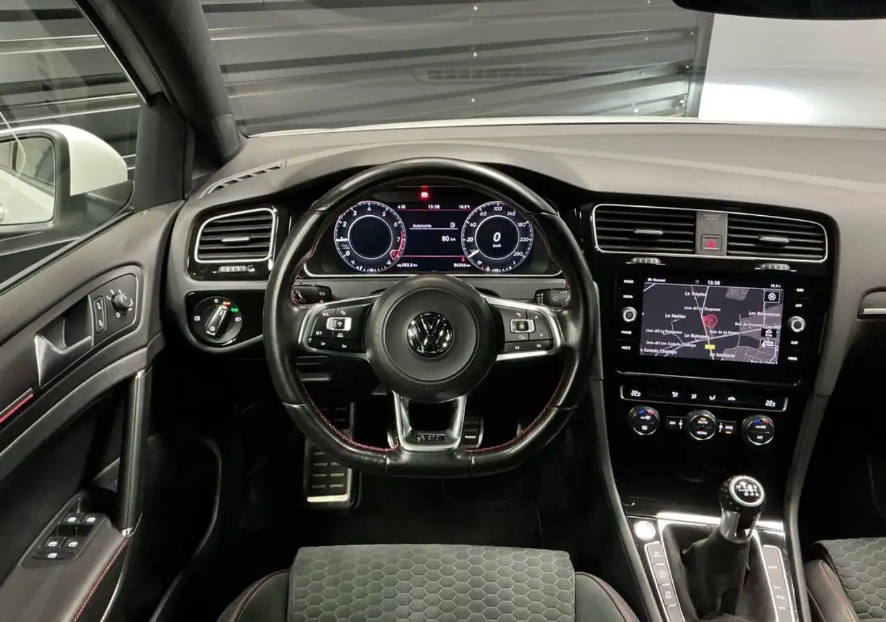 Volkswagen Golf GTI — photo 14