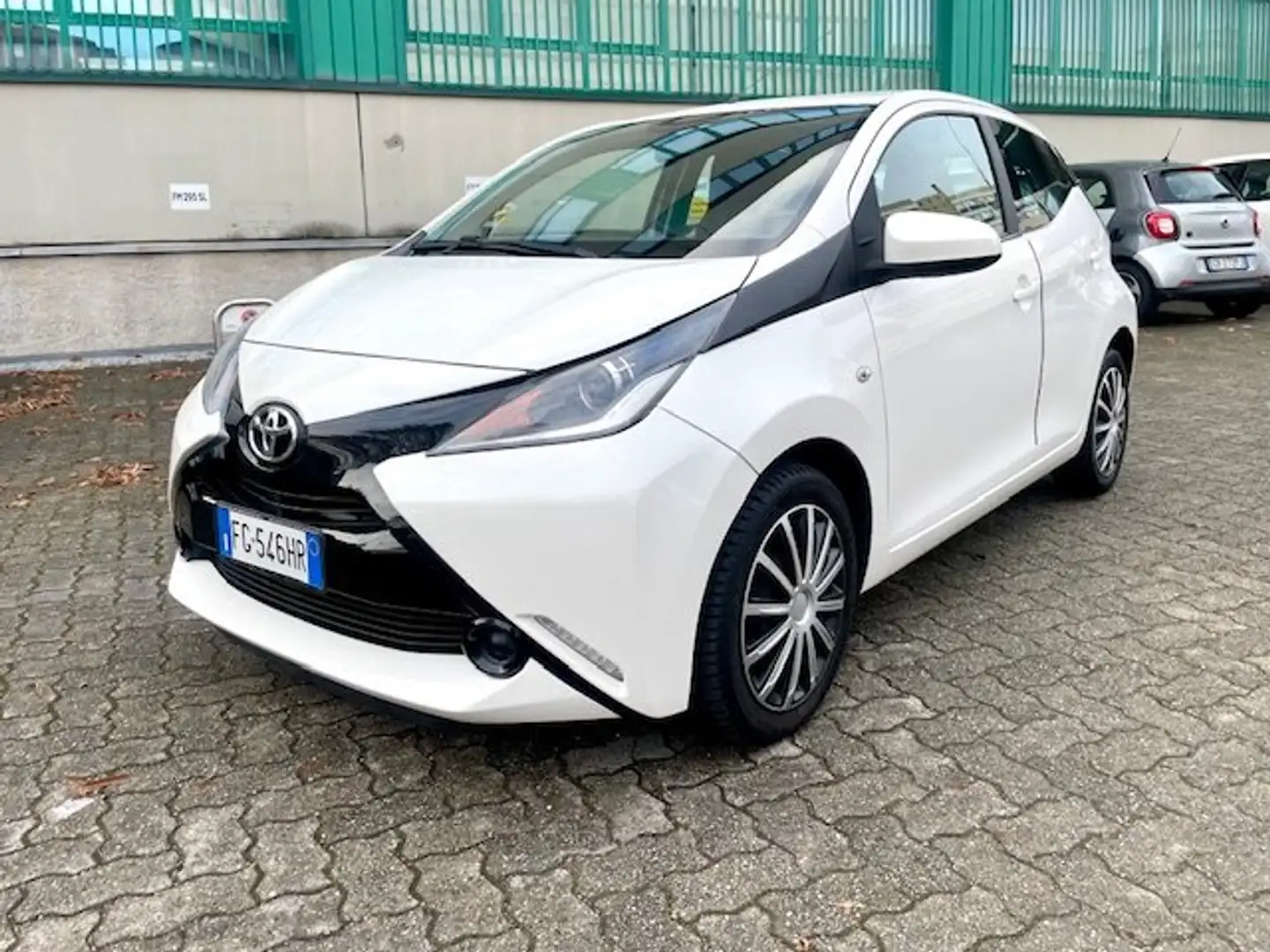 Toyota Aygo Aygo II 5p 1.0 x-play KM 56.000 PREZZO VERO!!!! Wit - 1