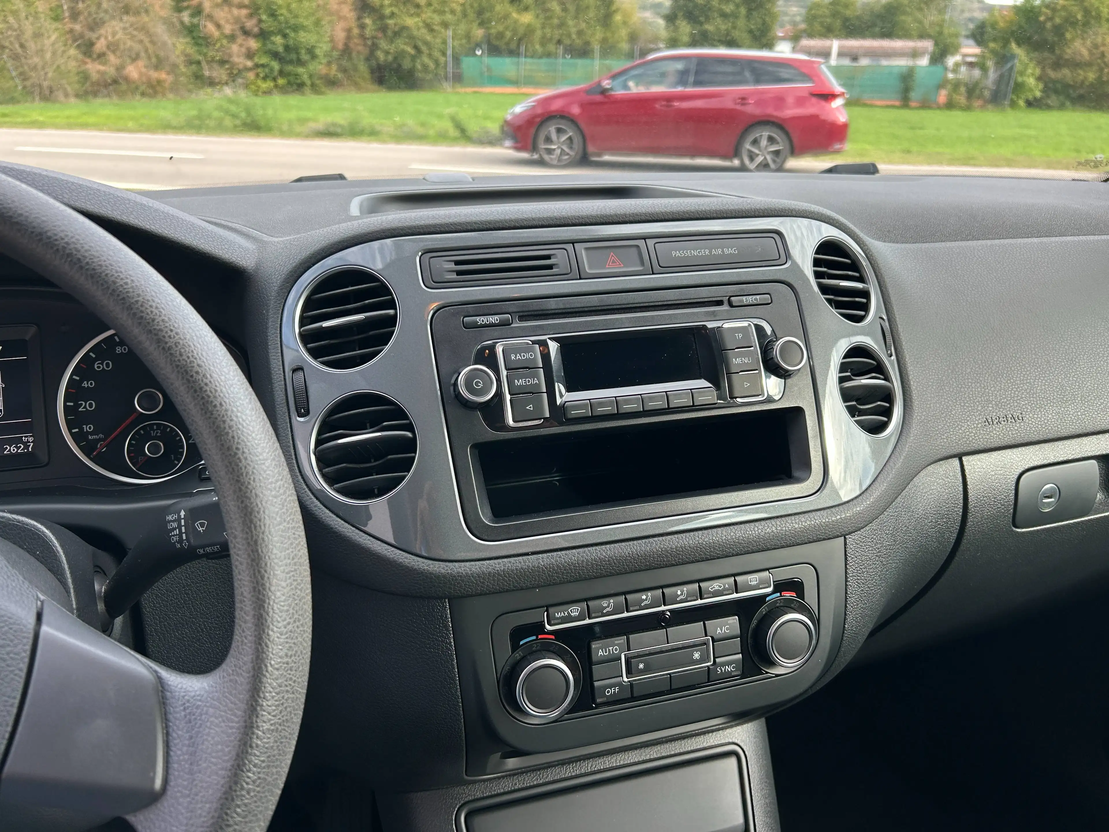 Volkswagen Tiguan Trend — photo 10