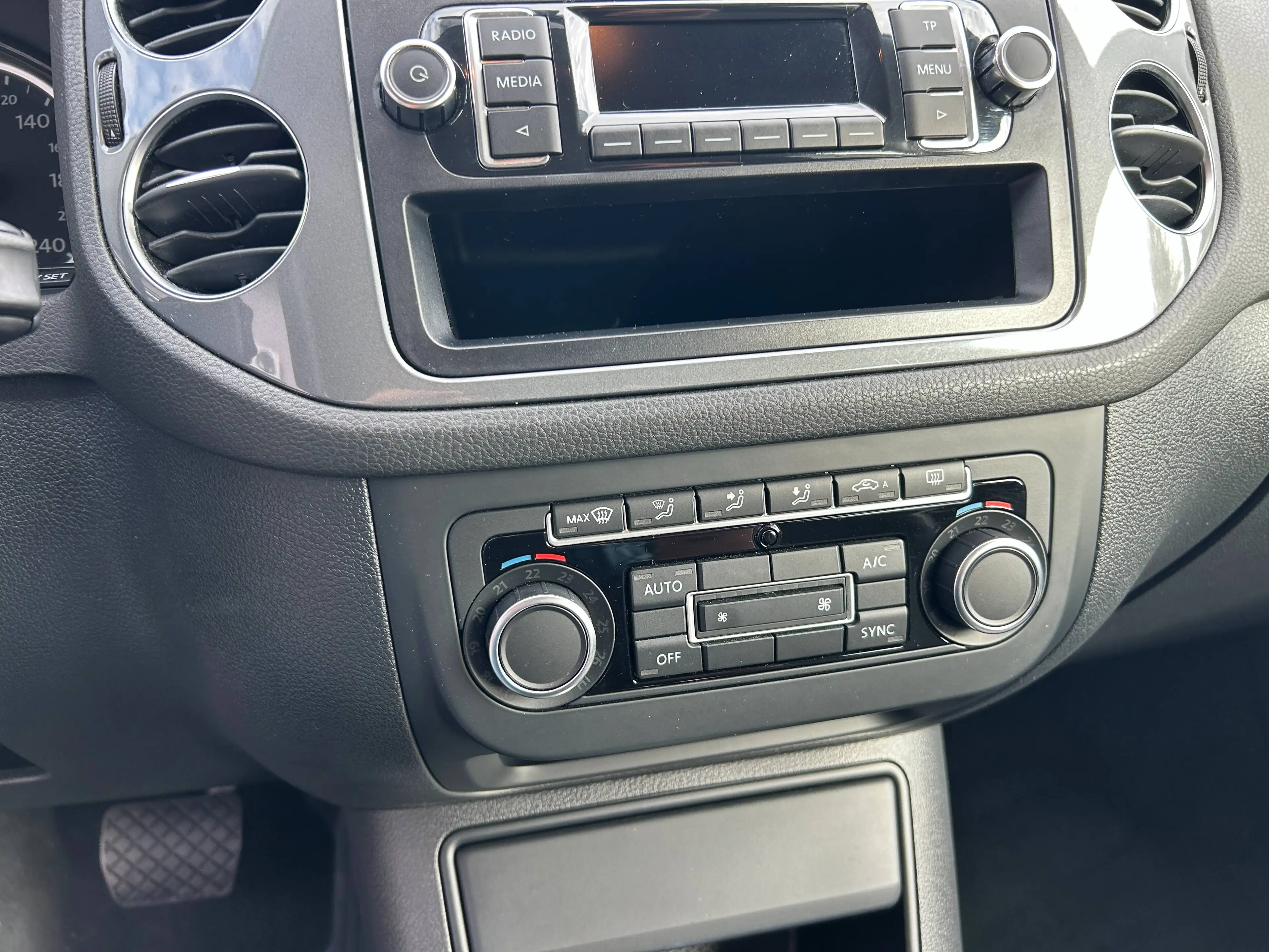 Volkswagen Tiguan Trend — photo 12