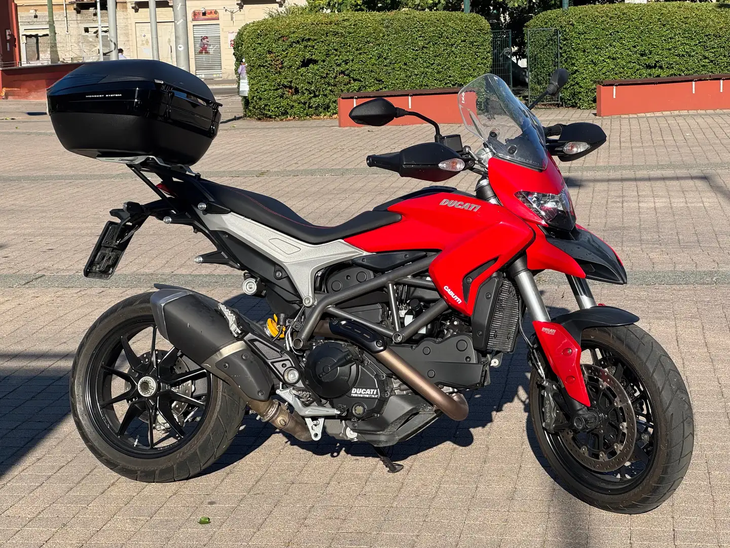 Ducati Hyperstrada Rojo - 1