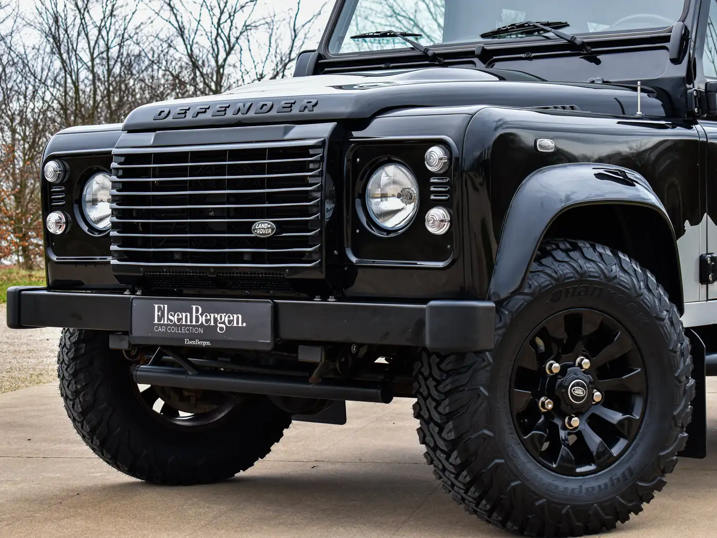 Land Rover Defender 2.2 Turbo / Eastnor Edition / 1st Owner Zwart - 2