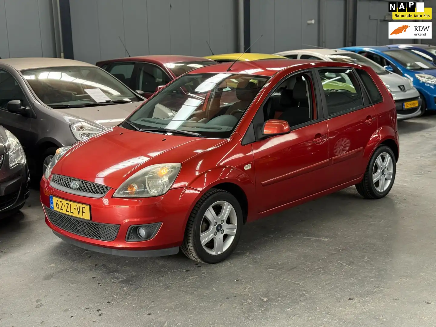 Ford Fiesta 1.3-8V Futura XL Climate Control PDC APK NAP Arancione - 1