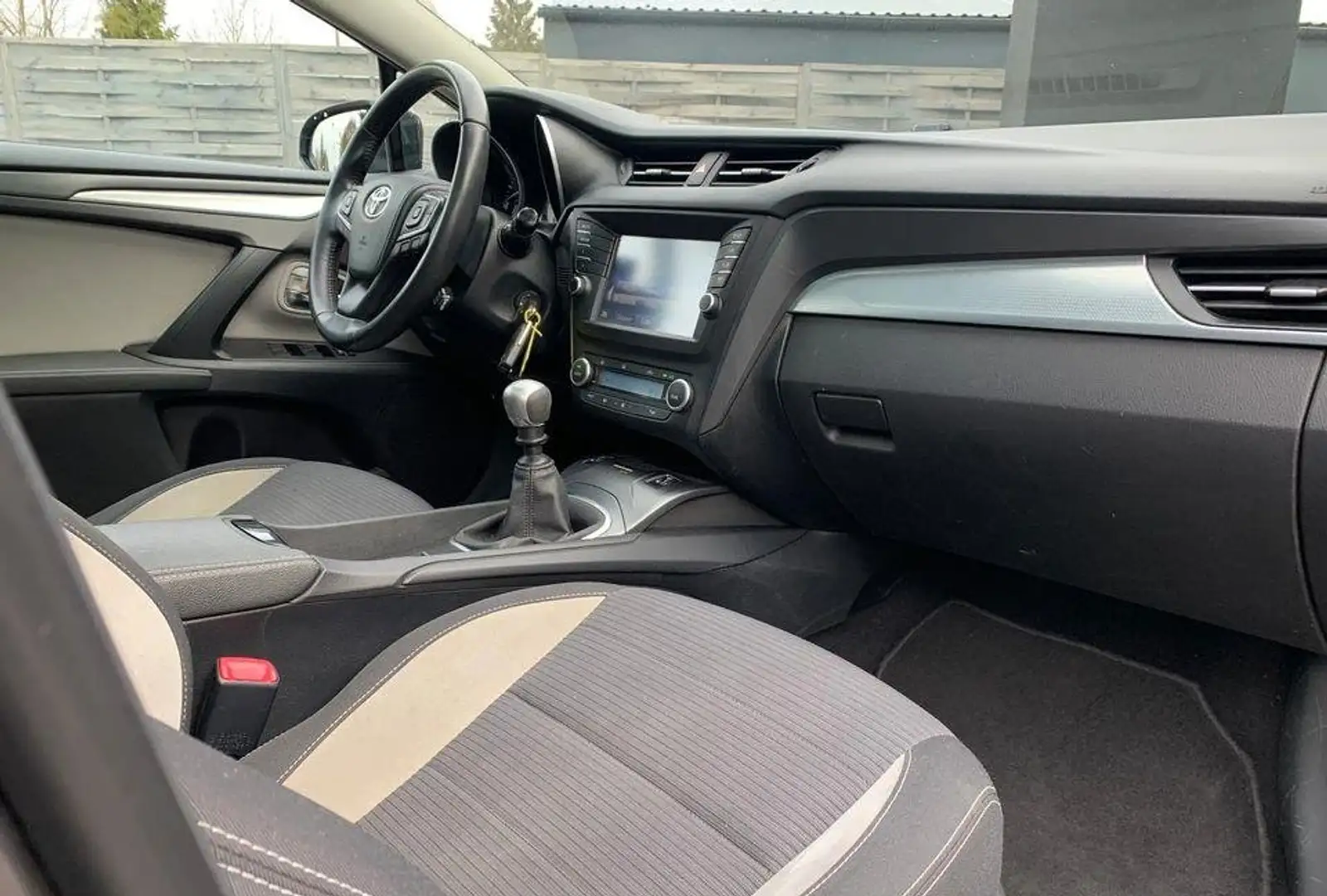 Toyota Avensis 2.0 D-4D Prestige Marrone - 1