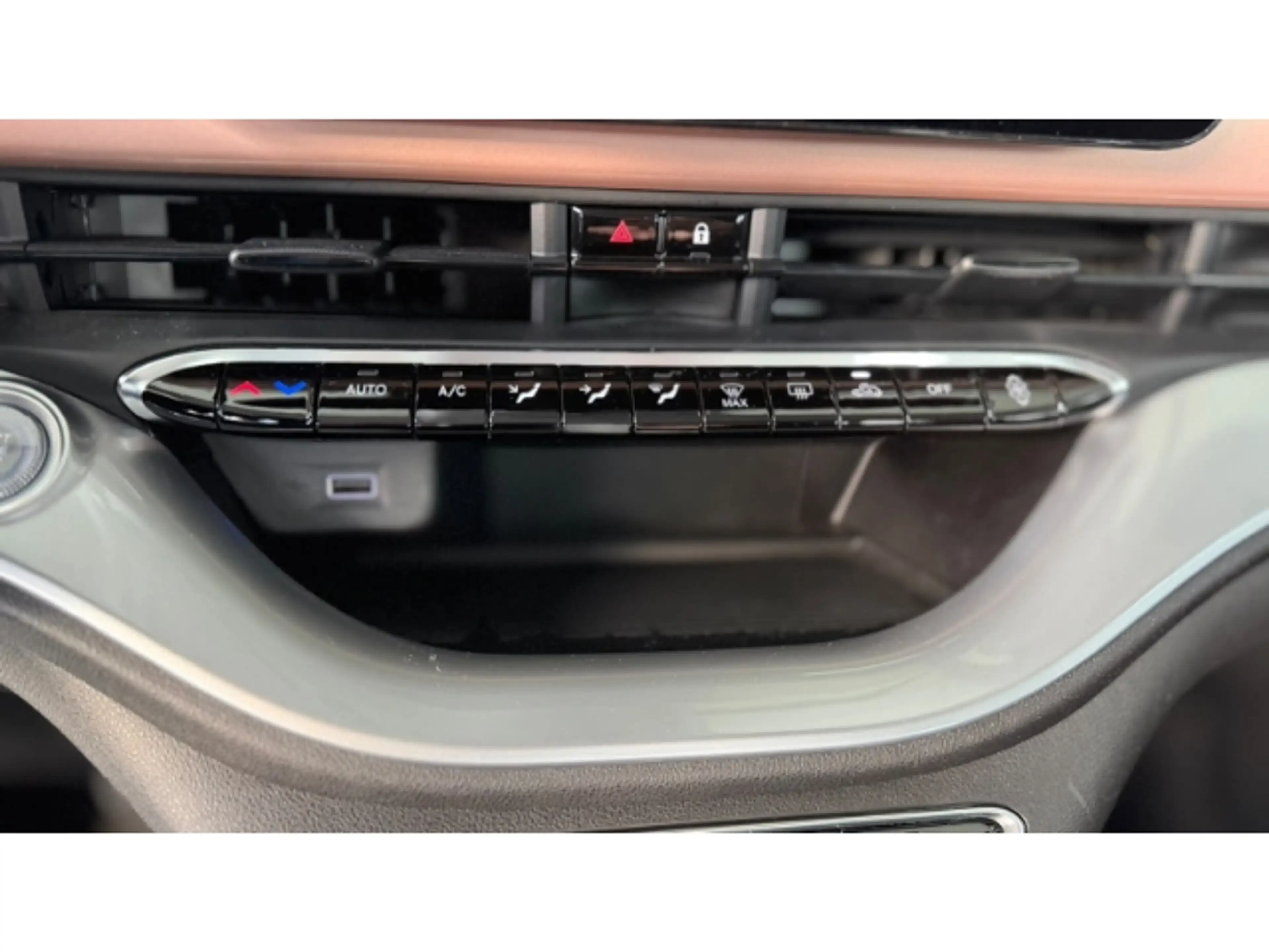 Fiat 500e Icon Digitales Cockpit Klimaautom DAB Spurhalteass — photo 13